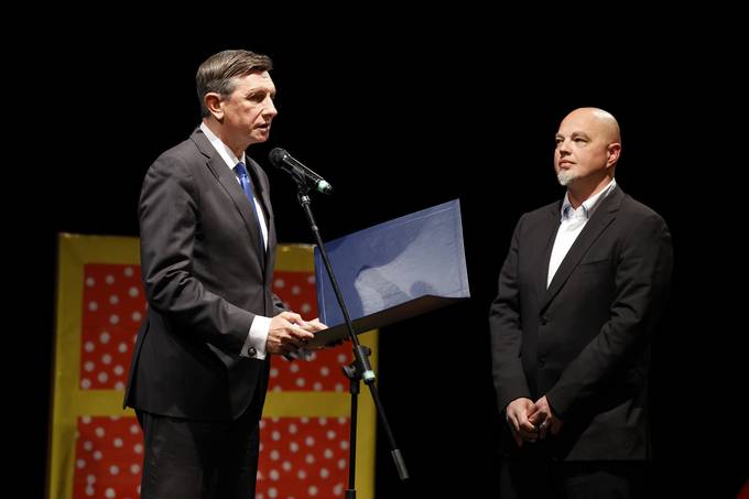 Predsednik Republike Slovenije Borut Pahor se je danes udeleil prireditve »Pustite nam ta svet«, ki so jo ob 60. obletnici organizirane vzgoje in izobraevanja otrok in mladostnikov s posebnimi potrebami na Gorikem priredili uenci in zaposleni Osnovne ole Kozara Nova Gorica